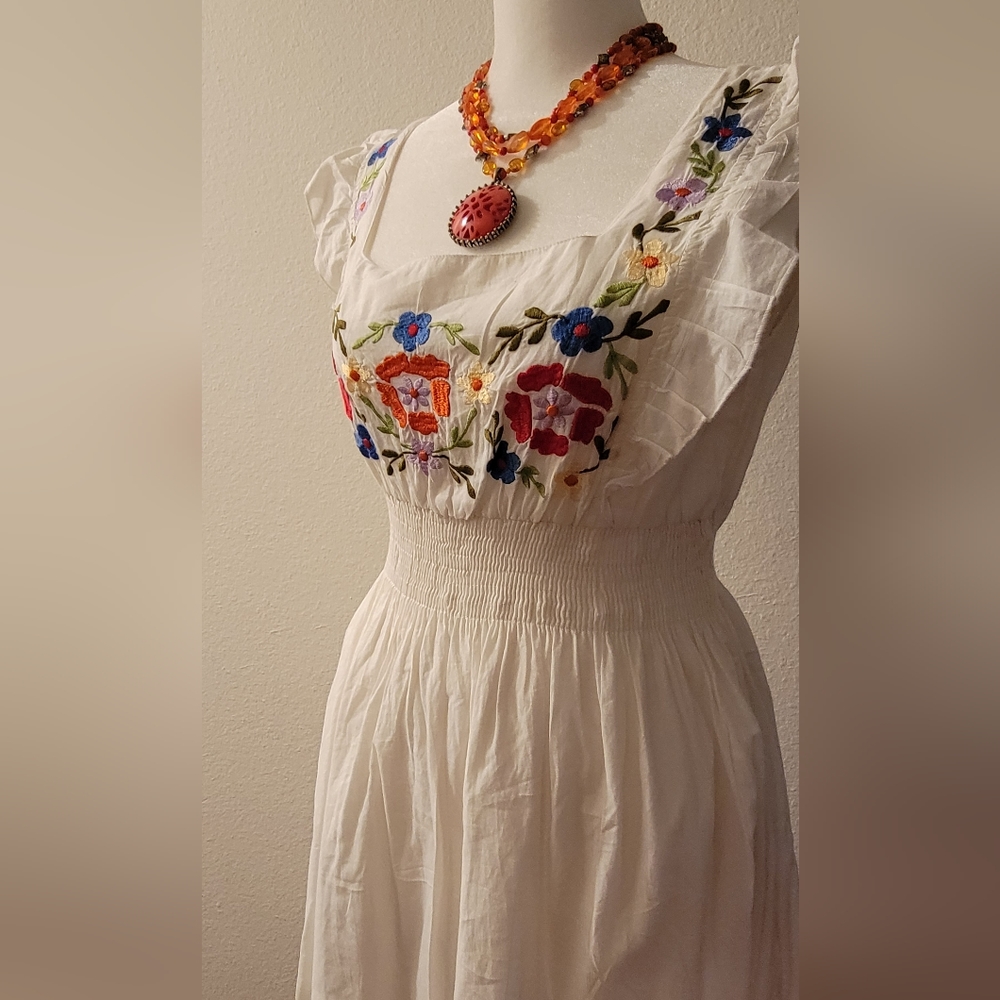 Dress - Picture 5 of 7